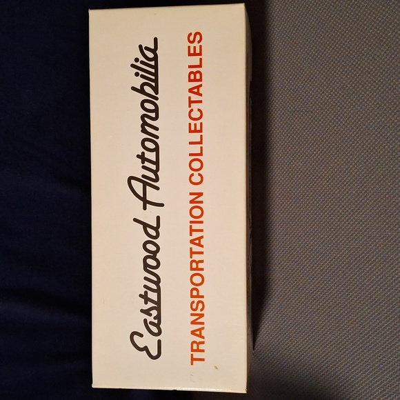 1951 Ford F-6 Bottler's Truck from Eastwood Automobilia. 1/34 Scale Die-cast. - Picture 4 of 9